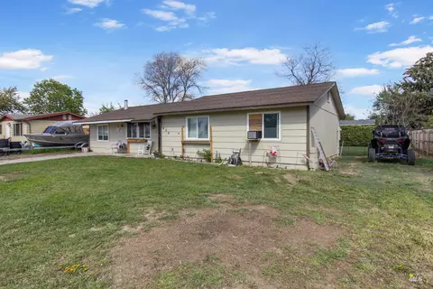 Exterior - 636 Main St N, Hansen, ID 83334 photo 4 of 11