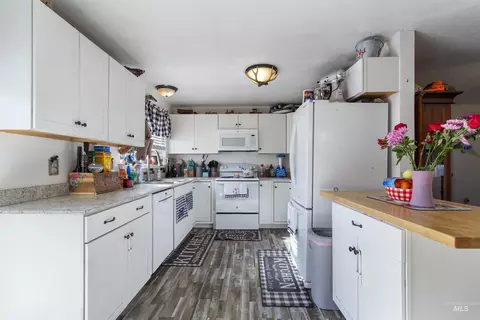 Kitchen - 636 Main St N, Hansen, ID 83334 photo 1 of 5