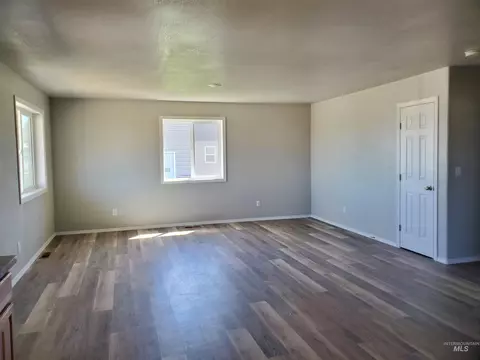 Living - 569 W 7th Ave, Jerome, ID 83338 photo 1 of 1