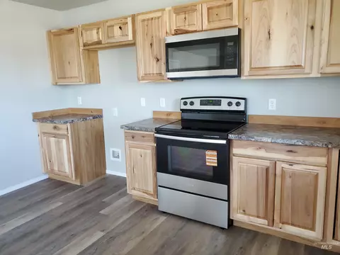 Kitchen - 569 W 7th Ave, Jerome, ID 83338 photo 2 of 3