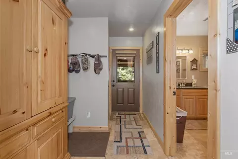 Entry Way - 1 Miller Ln, Cascade, ID 83611 photo 1 of 1