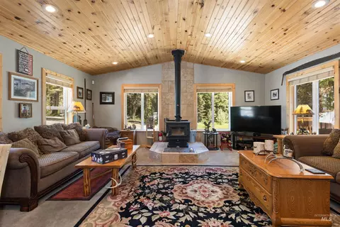 Living - 1 Miller Ln, Cascade, ID 83611 photo 5 of 6