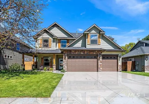406 Triumph Dr, Middleton, ID 83644