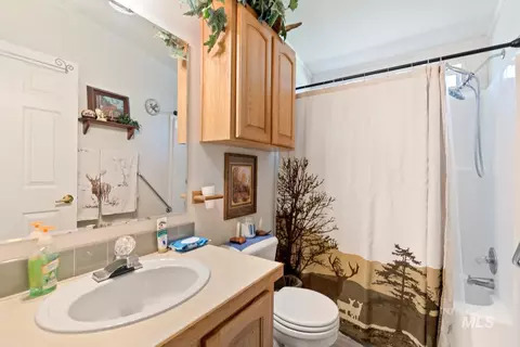 Bath - 19152 Marsing Rd, Caldwell, ID 83607 photo 1 of 3