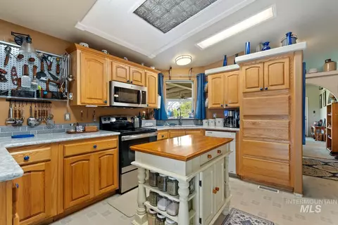 Kitchen - 19152 Marsing Rd, Caldwell, ID 83607 photo 2 of 2