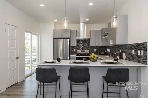 508 E 516 E Violets Cv, Garden City, ID 83714