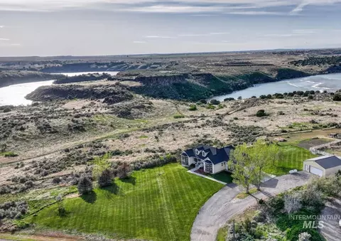 3352 Eagle Rock Rd, American Falls, ID 83211