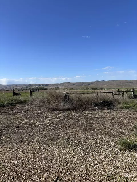 5832 Stage Coach Dr, Homedale, ID 83628