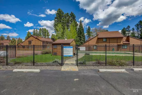 Exterior - 1630 Davis Ave # 17, Mccall, ID 83638 photo 2 of 9