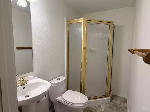 Bath - 1630 Davis Ave # 17, Mccall, ID 83638 photo 2 of 2