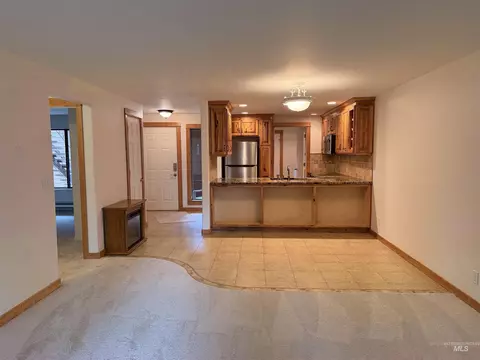 Living - 1630 Davis Ave # 17, Mccall, ID 83638 photo 1 of 2