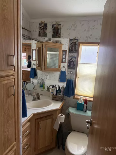 Bath - 5 D St, Cascade, ID 83611 photo 1 of 3