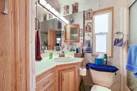 Bath - 5 D St, Cascade, ID 83611 photo 3 of 3