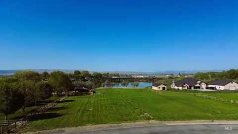 25555 Clubhouse Ct, Wilder, ID 83676