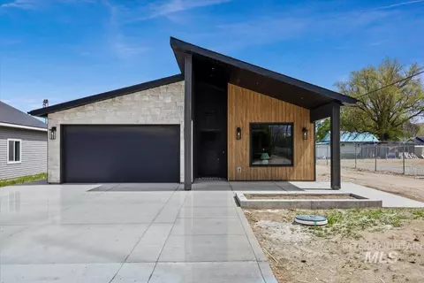 107 3rd St, Declo, ID 83323