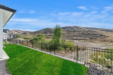 6559 S Charlie Pl, Eagle, ID 83629 photo 2