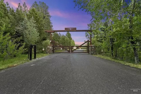 27 Eveningstar, Mccall, ID 83638