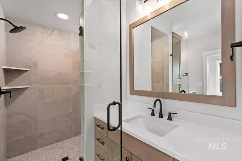 Bath - 6422 N Barholm Ln, Eagle, ID 83616 photo 2 of 3