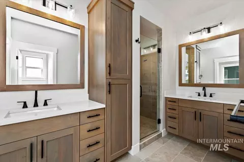 Bath - 6422 N Barholm Ln, Eagle, ID 83616 photo 1 of 3