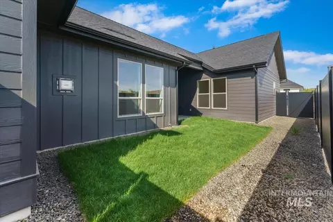Exterior - 6422 N Barholm Ln, Eagle, ID 83616 photo 5 of 9