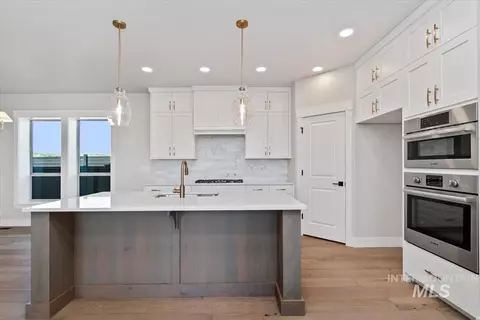 Kitchen - 6422 N Barholm Ln, Eagle, ID 83616 photo 2 of 7