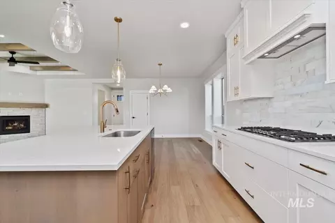 Kitchen - 6422 N Barholm Ln, Eagle, ID 83616 photo 3 of 7