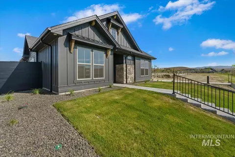 Exterior - 6422 N Barholm Ln, Eagle, ID 83616 photo 4 of 9