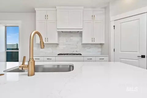 Kitchen - 6422 N Barholm Ln, Eagle, ID 83616 photo 6 of 7