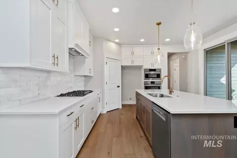 Kitchen - 6422 N Barholm Ln, Eagle, ID 83616 photo 4 of 7
