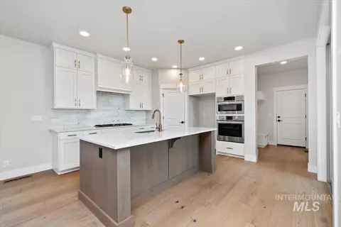 Kitchen - 6422 N Barholm Ln, Eagle, ID 83616 photo 1 of 7