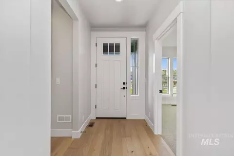 Entry Way - 6422 N Barholm Ln, Eagle, ID 83616 photo 1 of 3