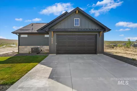 6422 N Barholm Ln, Eagle, ID 83616