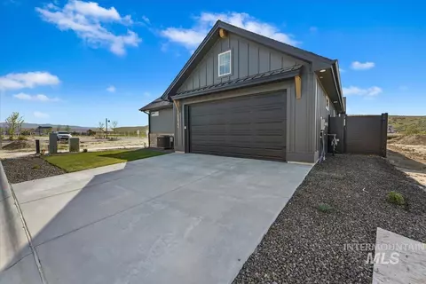 Exterior - 6422 N Barholm Ln, Eagle, ID 83616 photo 9 of 9