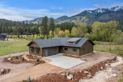 49 Singing Spgs, Garden Valley, ID 83622