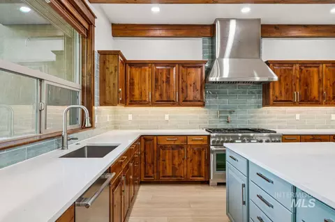 Kitchen - 1674 S Water Leaf Ave, Eagle, ID 83616 photo 4 of 5