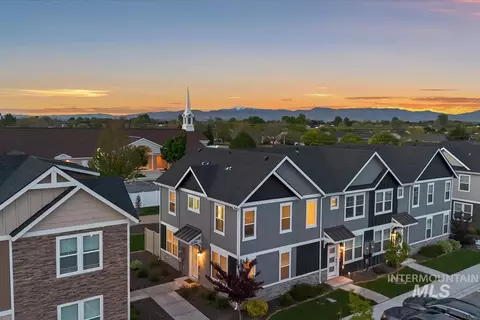 10744 W Brownstone Ln, Boise, ID 83709