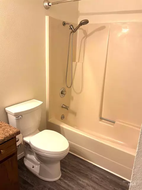 Bath - 2099 Falls Ave E, Twin Falls, ID 83301 photo 3 of 3