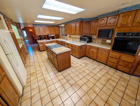 Kitchen - 11100 Bens Rd, Cascade, ID 83611 photo 1 of 1