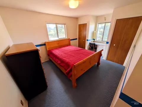 Bedroom - 11100 Bens Rd, Cascade, ID 83611 photo 2 of 4