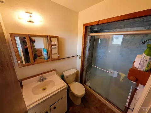 Bath - 11100 Bens Rd, Cascade, ID 83611 photo 2 of 2