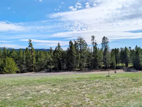 Exterior - 11100 Bens Rd, Cascade, ID 83611 photo 4 of 4