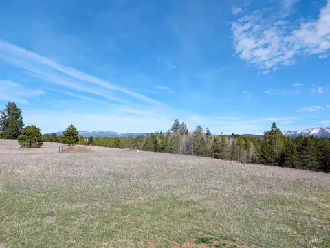 Exterior - 11100 Bens Rd, Cascade, ID 83611 photo 2 of 4