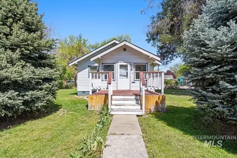 512 7th St S, Nampa, ID 83651