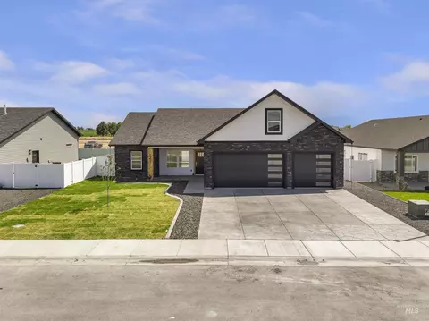 Exterior - 1321 18th Ave E, Jerome, ID 83338 photo 5 of 8
