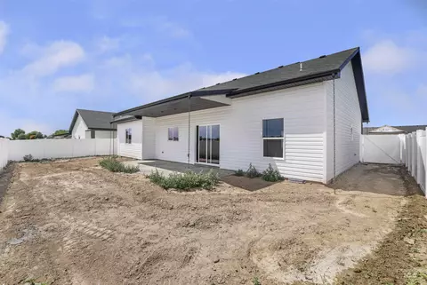 Exterior - 1321 18th Ave E, Jerome, ID 83338 photo 3 of 8