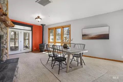 Dining - 2726 S 850 E, Hagerman, ID 83332 photo 2 of 3