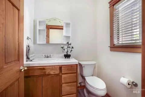 Bath - 2726 S 850 E, Hagerman, ID 83332 photo 1 of 4