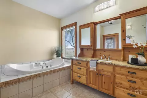Bath - 2726 S 850 E, Hagerman, ID 83332 photo 4 of 4