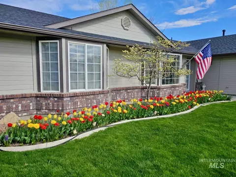 606 N Sterling St, Nampa, ID 83651