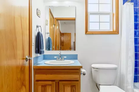 Bath - 2703 E Ridgedale Pl, Eagle, ID 83616 photo 6 of 8